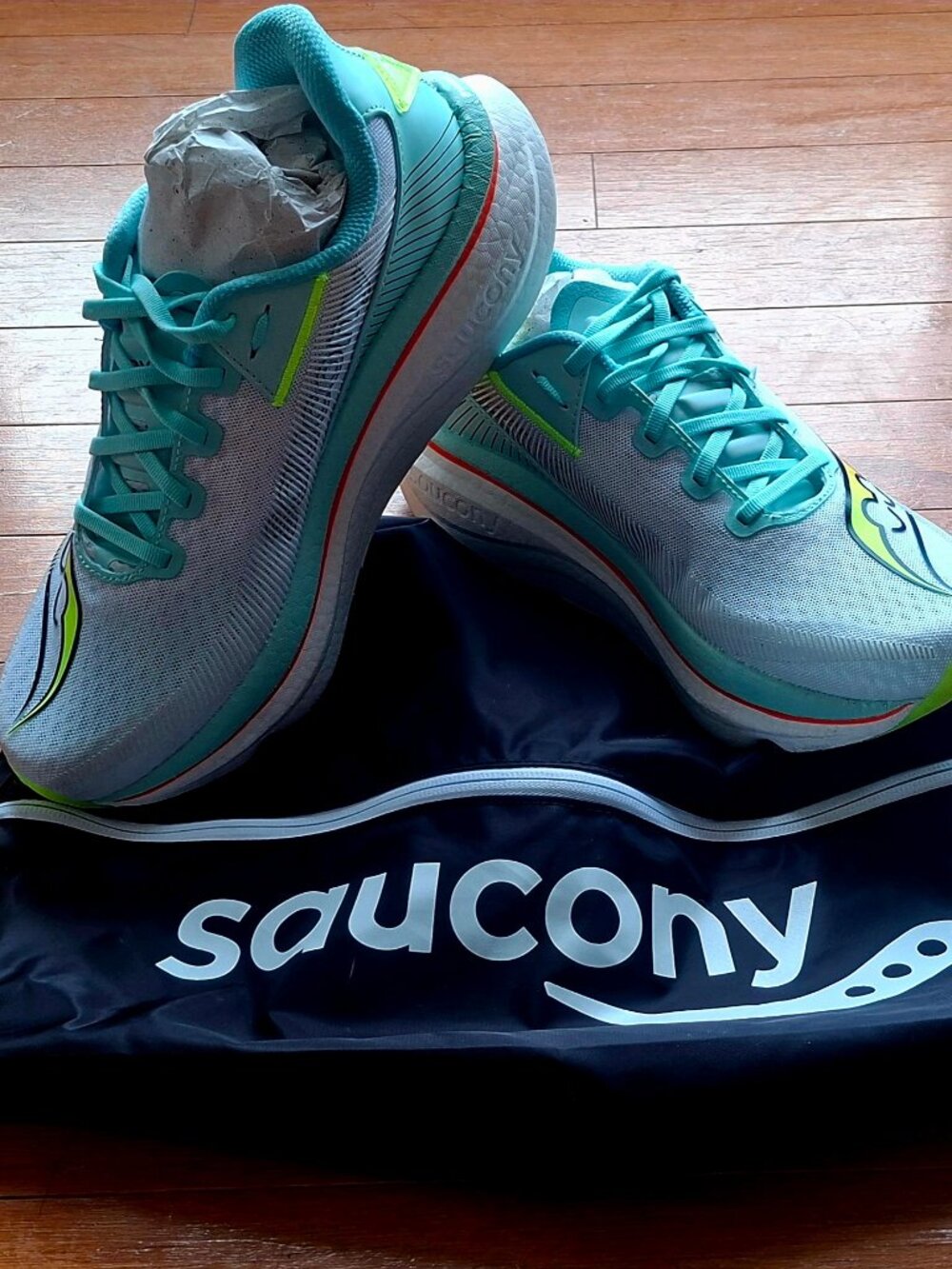 Women's Saucony Azura -Like New